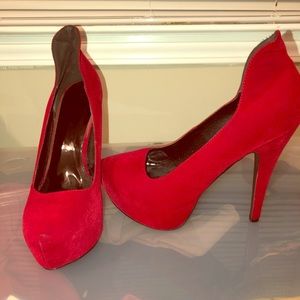 SEXY VELVET RED HEELS 👠